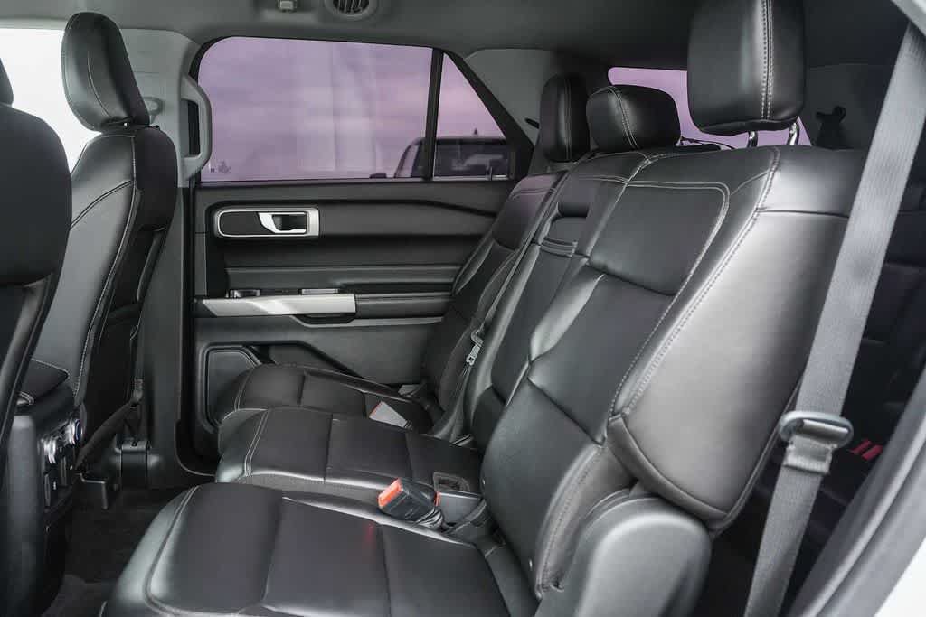 Used 2022 Ford Explorer XLT w/ Equipment Group 202A RWD image 15