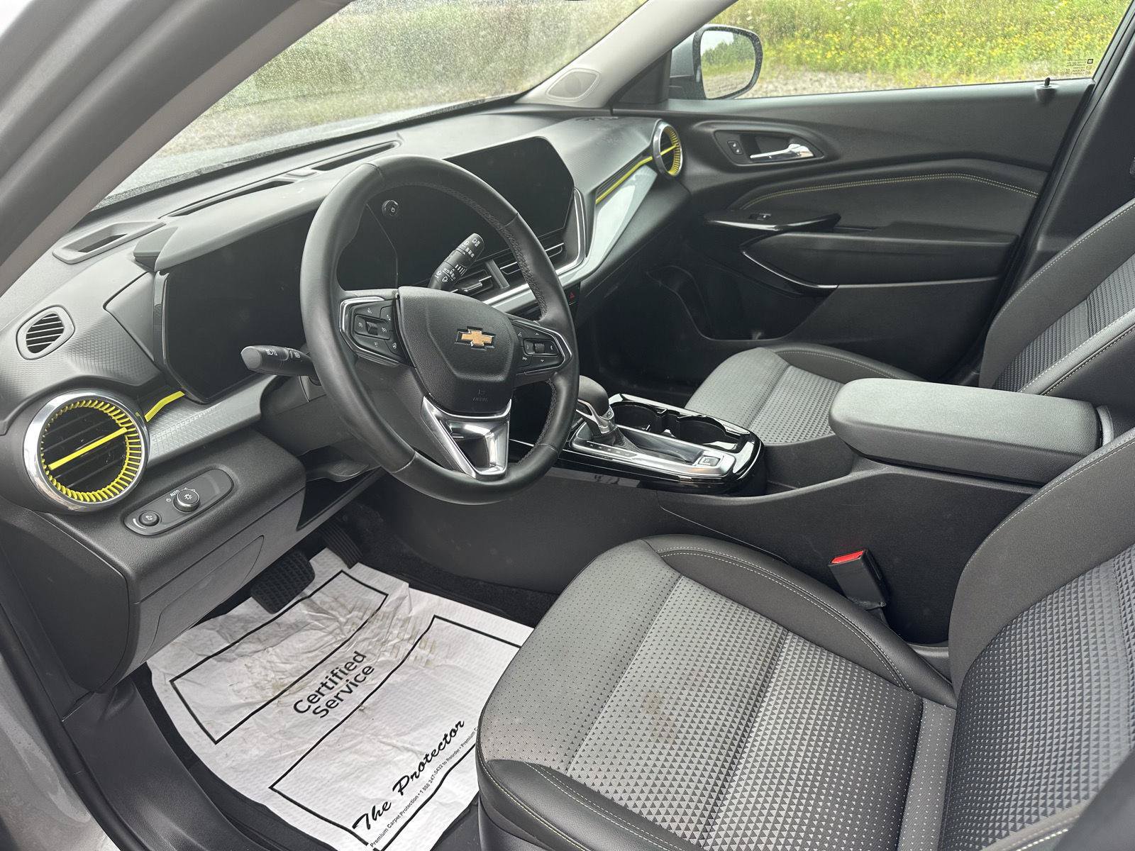 Used 2024 Chevrolet Trax LT w/ LT Convenience Package FWD image 25