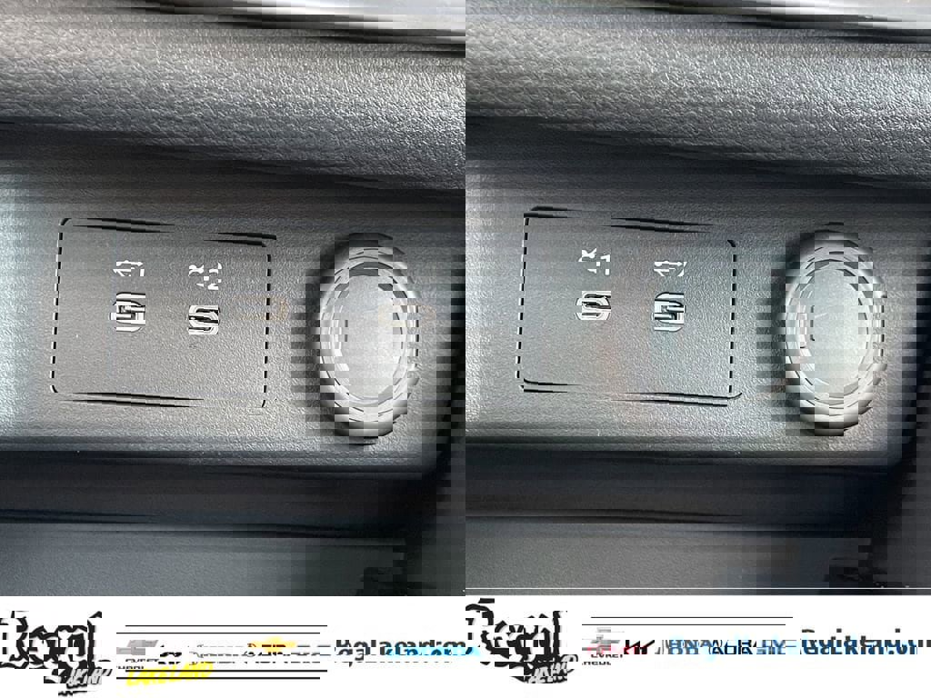 Used 2025 Nissan Rogue SV image 28