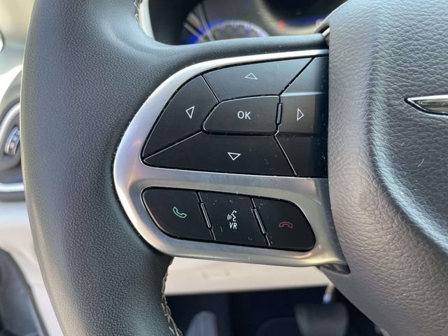 Used 2024 Chrysler Pacifica Touring-L FWD image 20