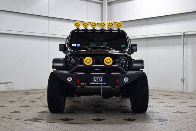 Used 2025 Jeep Wrangler Unlimited Rubicon w/ Technology Group image 2