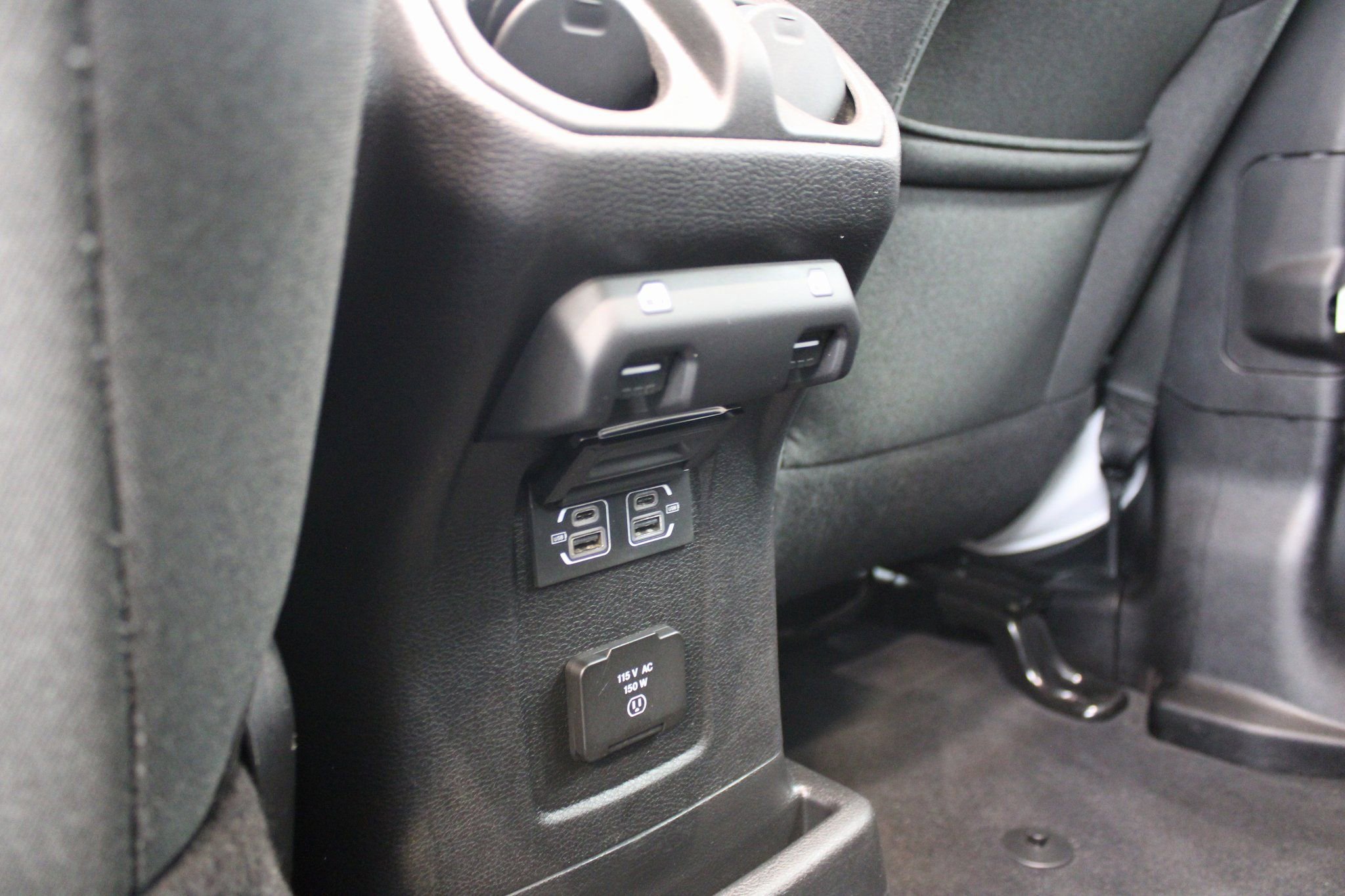 Used 2024 Jeep Wrangler Unlimited Sahara image 21