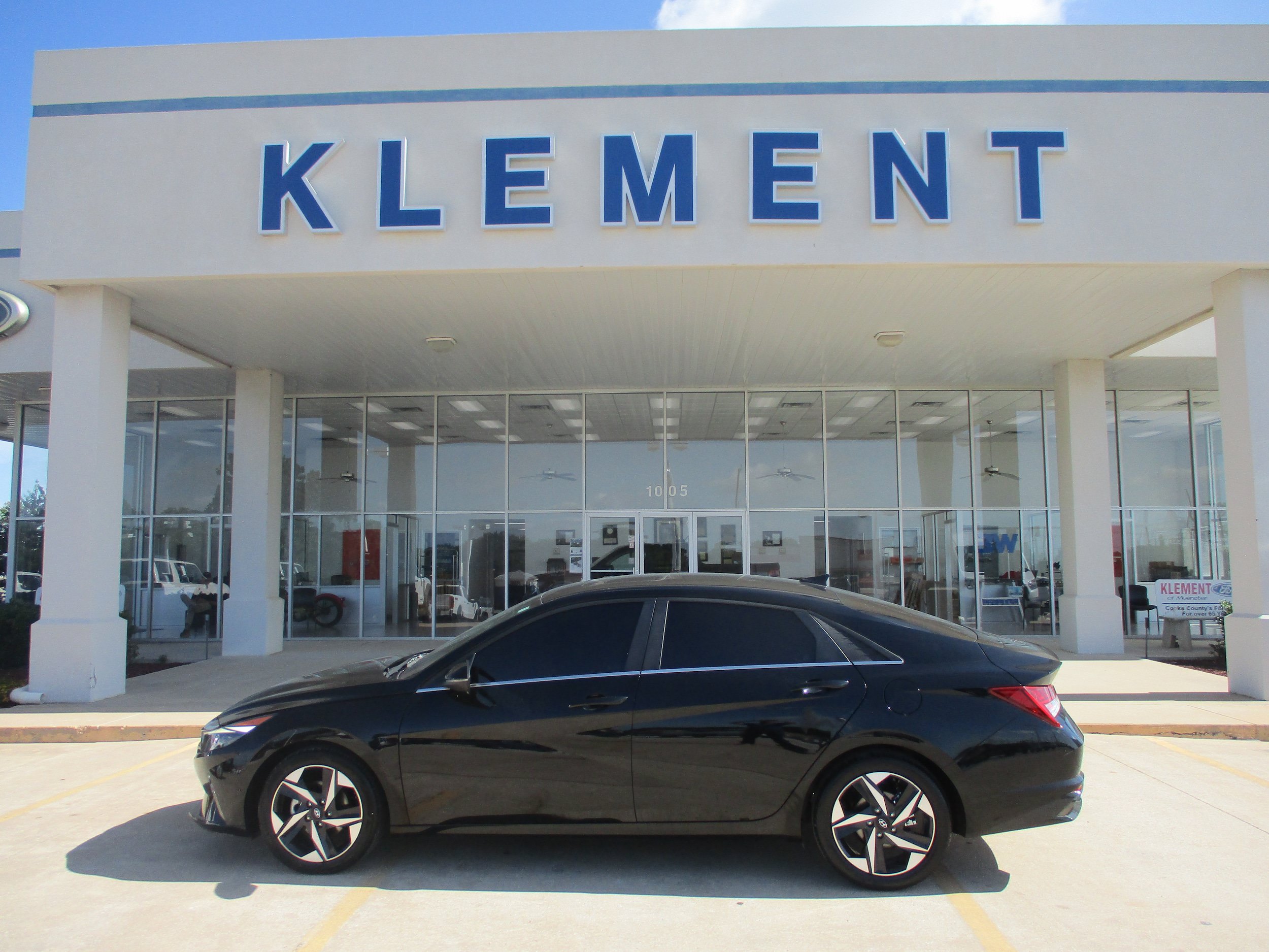 Used 2022 Hyundai Elantra Limited w/ Preferred Accessory Package FWD video 1