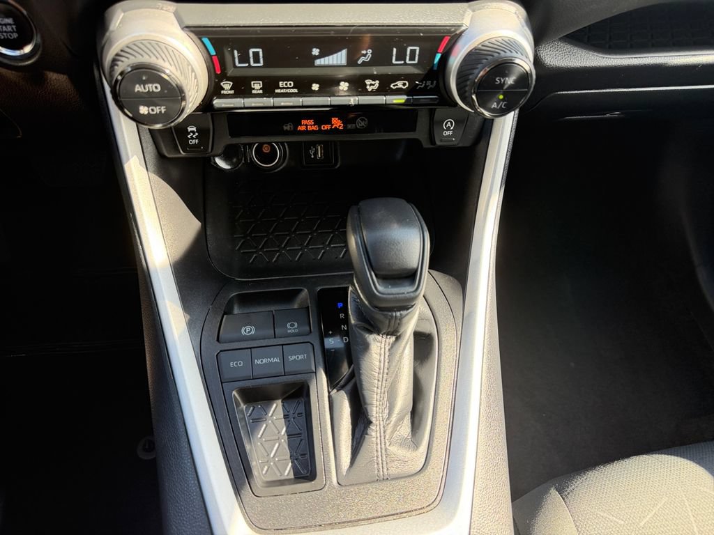 Used 2024 Toyota RAV4 XLE FWD image 11