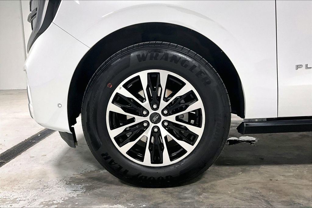 Used 2025 Ford Expedition Platinum AWD/4WD image 11