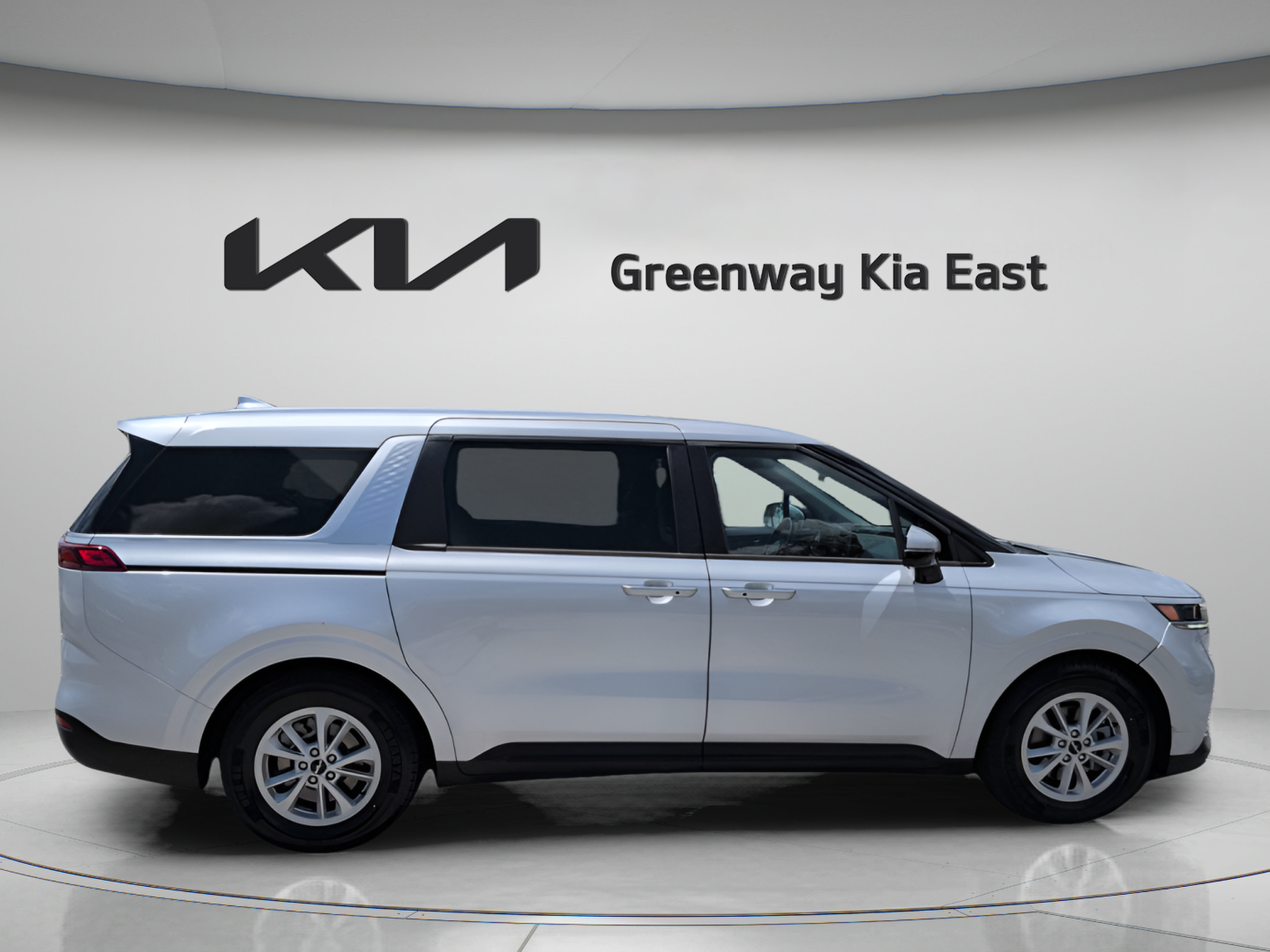 Used 2023 Kia Carnival LX FWD image 5