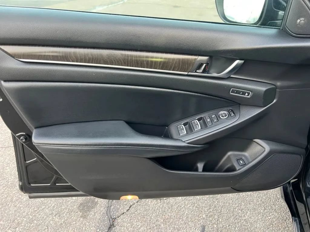 Used 2018 Honda Accord EX-L image 26
