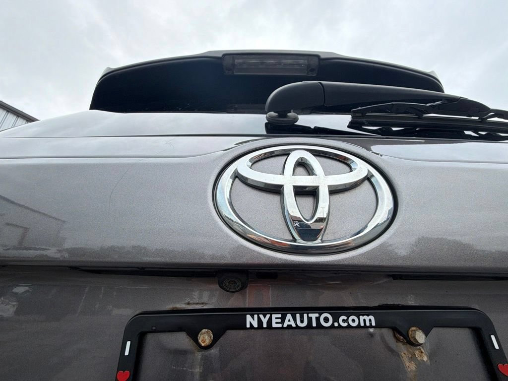 Used 2019 Toyota Highlander LE AWD/4WD image 10