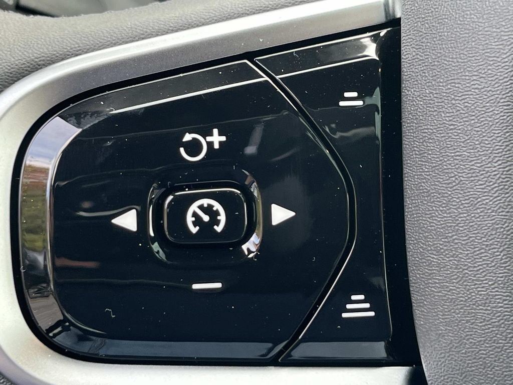 Certified 2026 Volvo XC90 B6 Plus AWD/4WD image 25