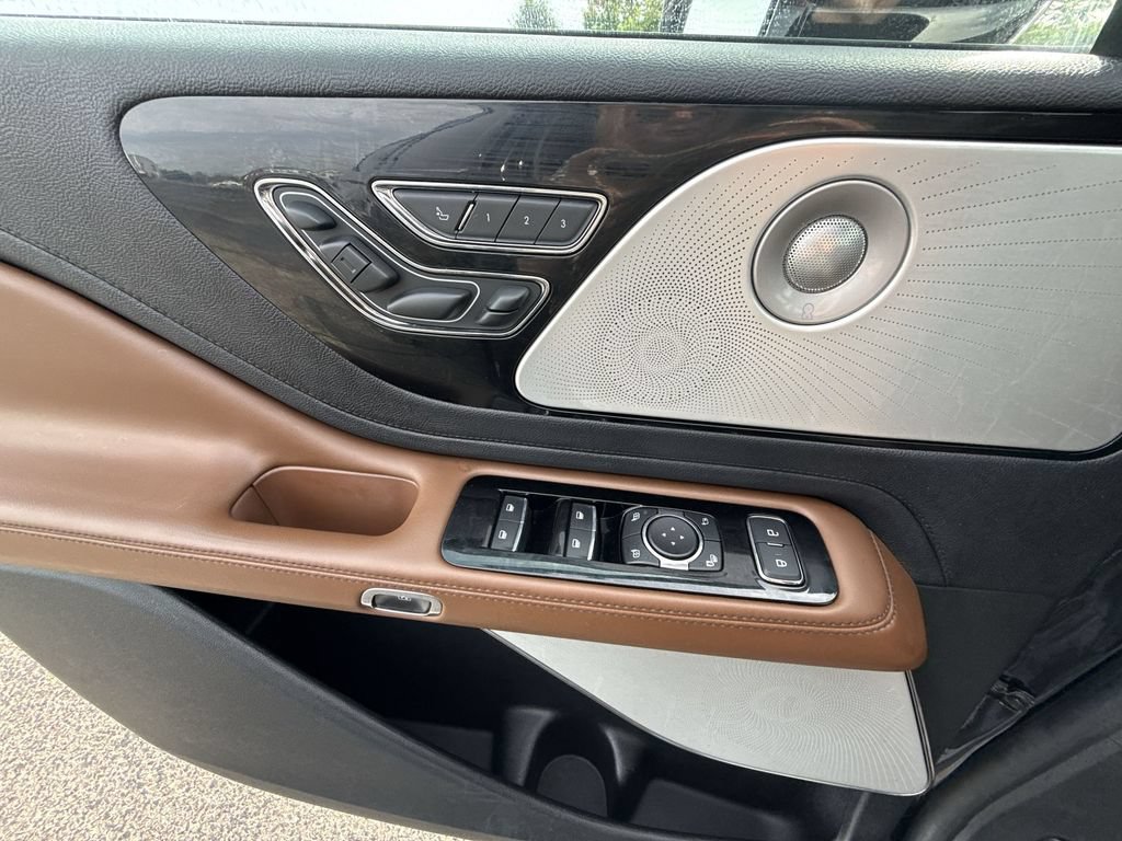 Used 2022 Lincoln Aviator Grand Touring w/ Equipment Group 301A AWD/4WD image 30