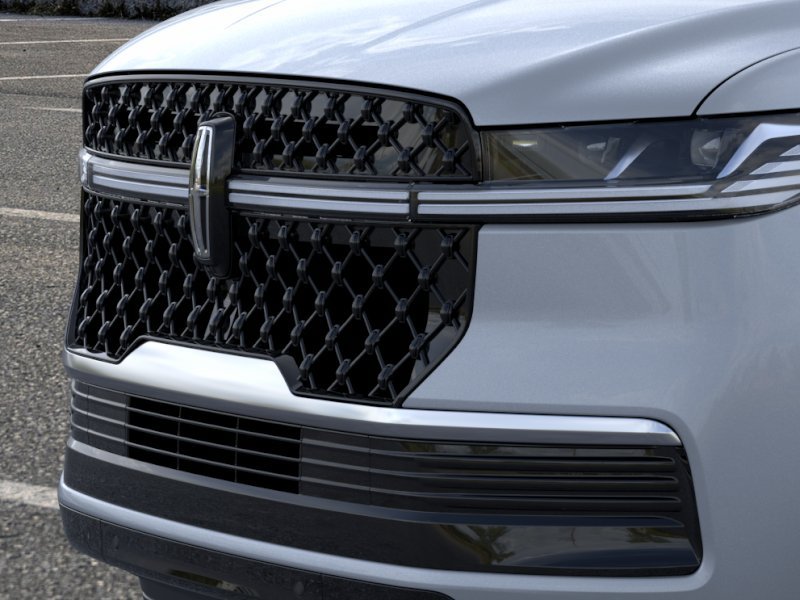New 2026 Lincoln Navigator Reserve w/ Jet Appearance Package AWD/4WD image 17