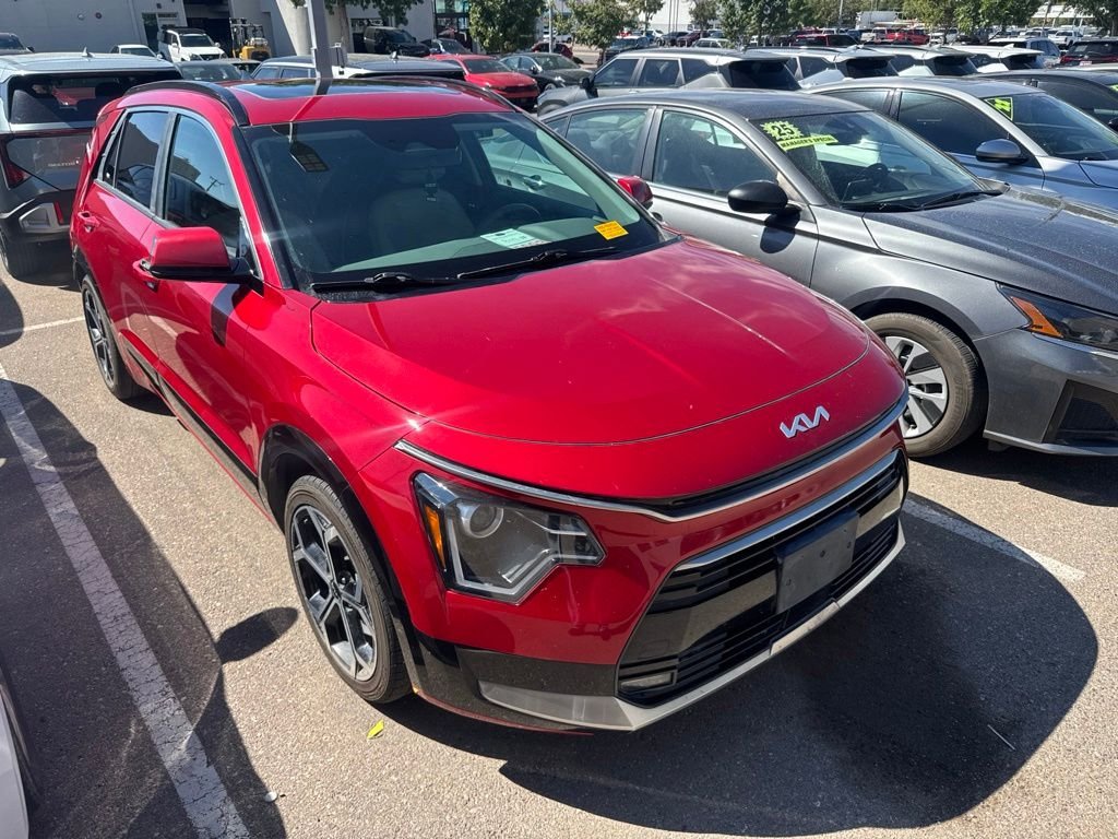 Used 2024 Kia Niro EX Touring FWD image 2