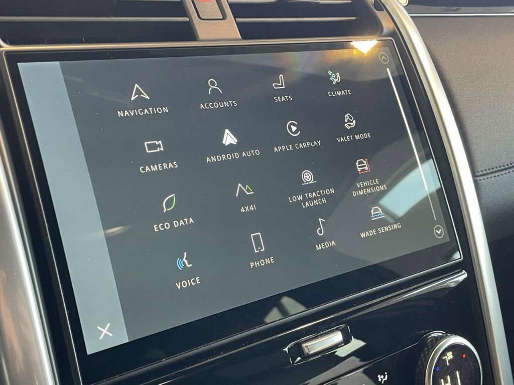 Used 2025 Land Rover Discovery S image 27