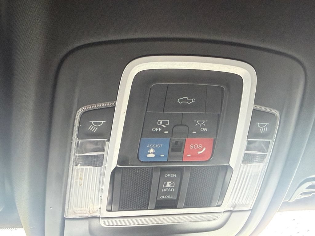 Used 2023 RAM 1500 Laramie AWD/4WD image 19