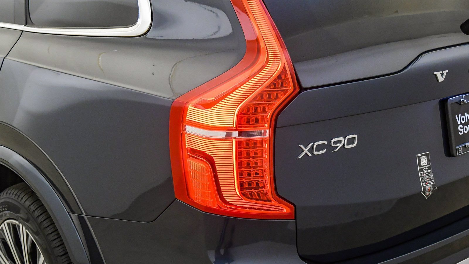 Used 2025 Volvo XC90 B6 Ultra AWD/4WD image 11