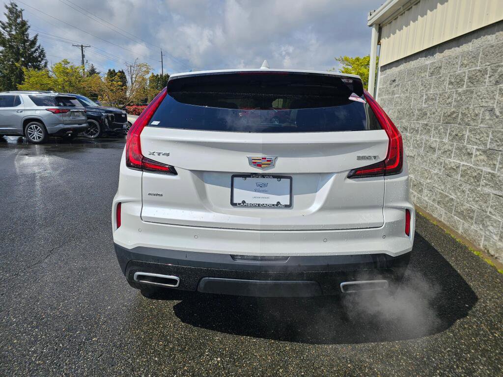 Used 2024 Cadillac XT4 Premium Luxury image 5
