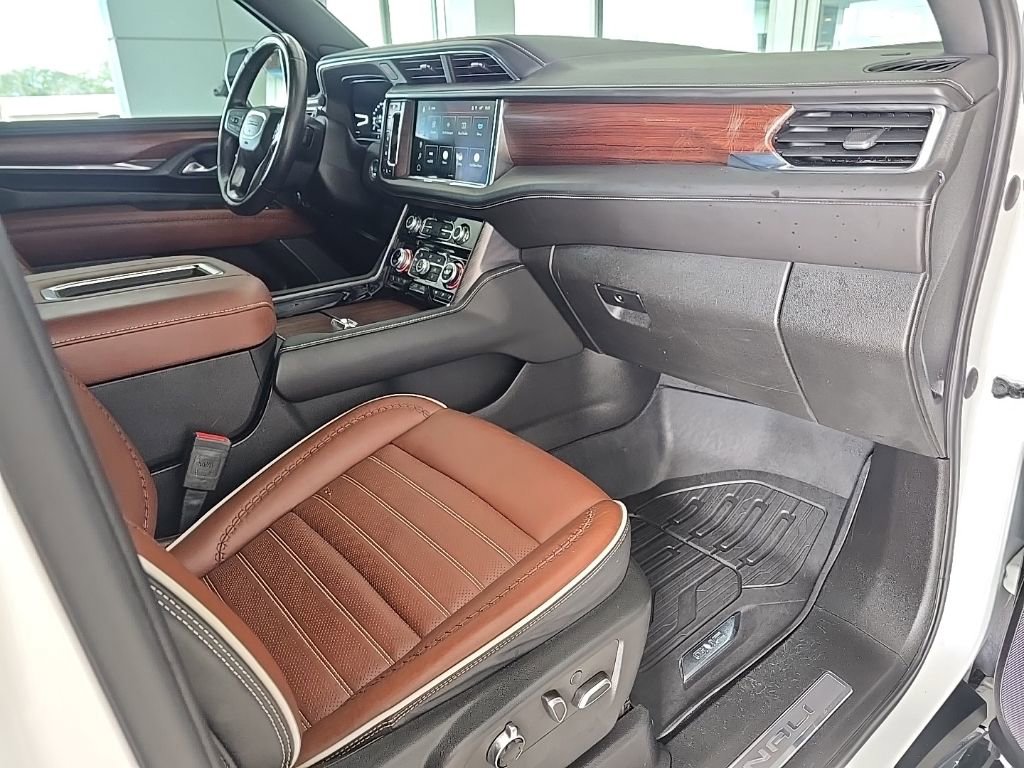 Used 2023 GMC Yukon XL Denali Ultimate w/ LPO, Floor Liner Package image 15