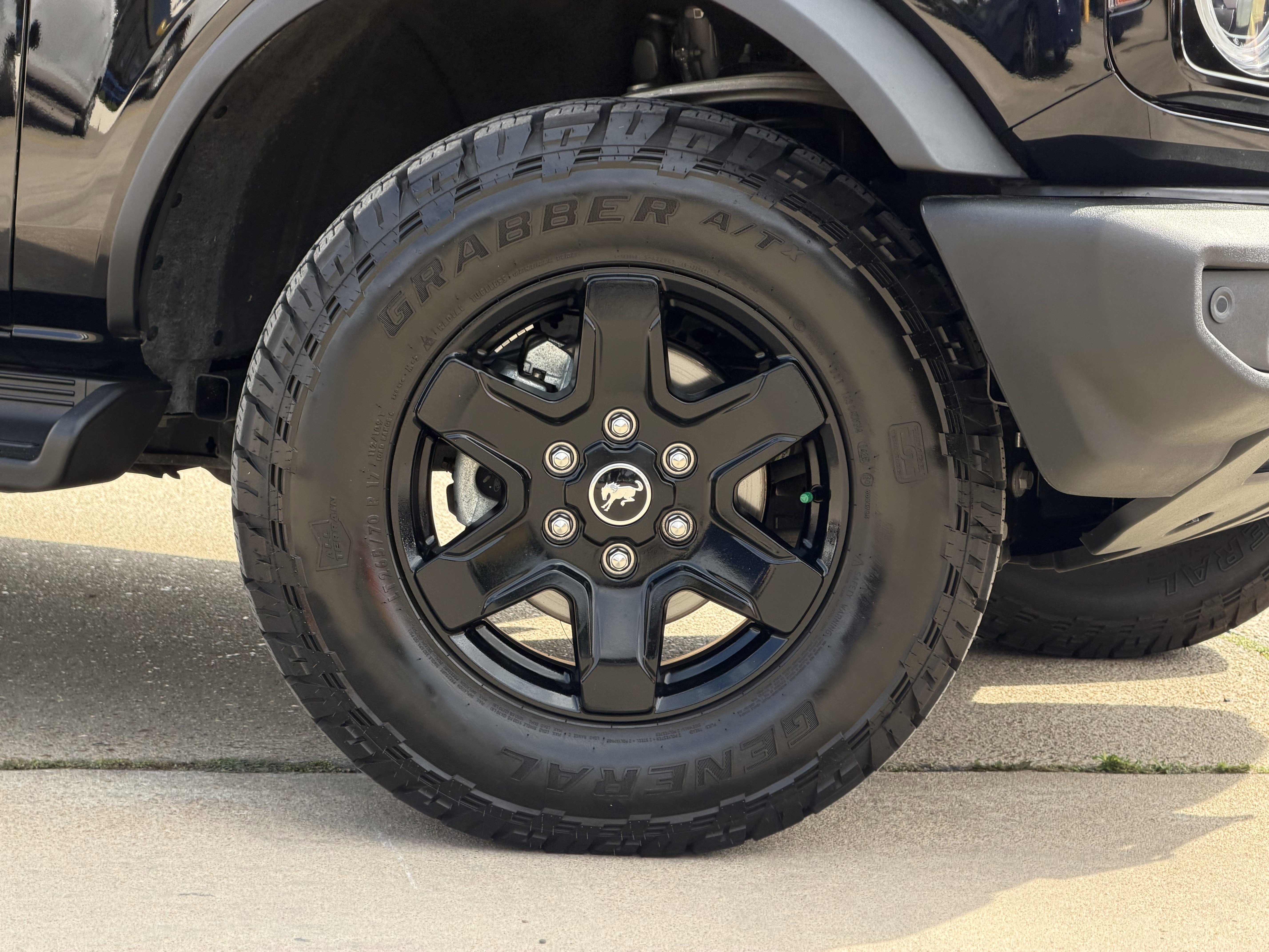 Used 2025 Ford Bronco Outer Banks image 3