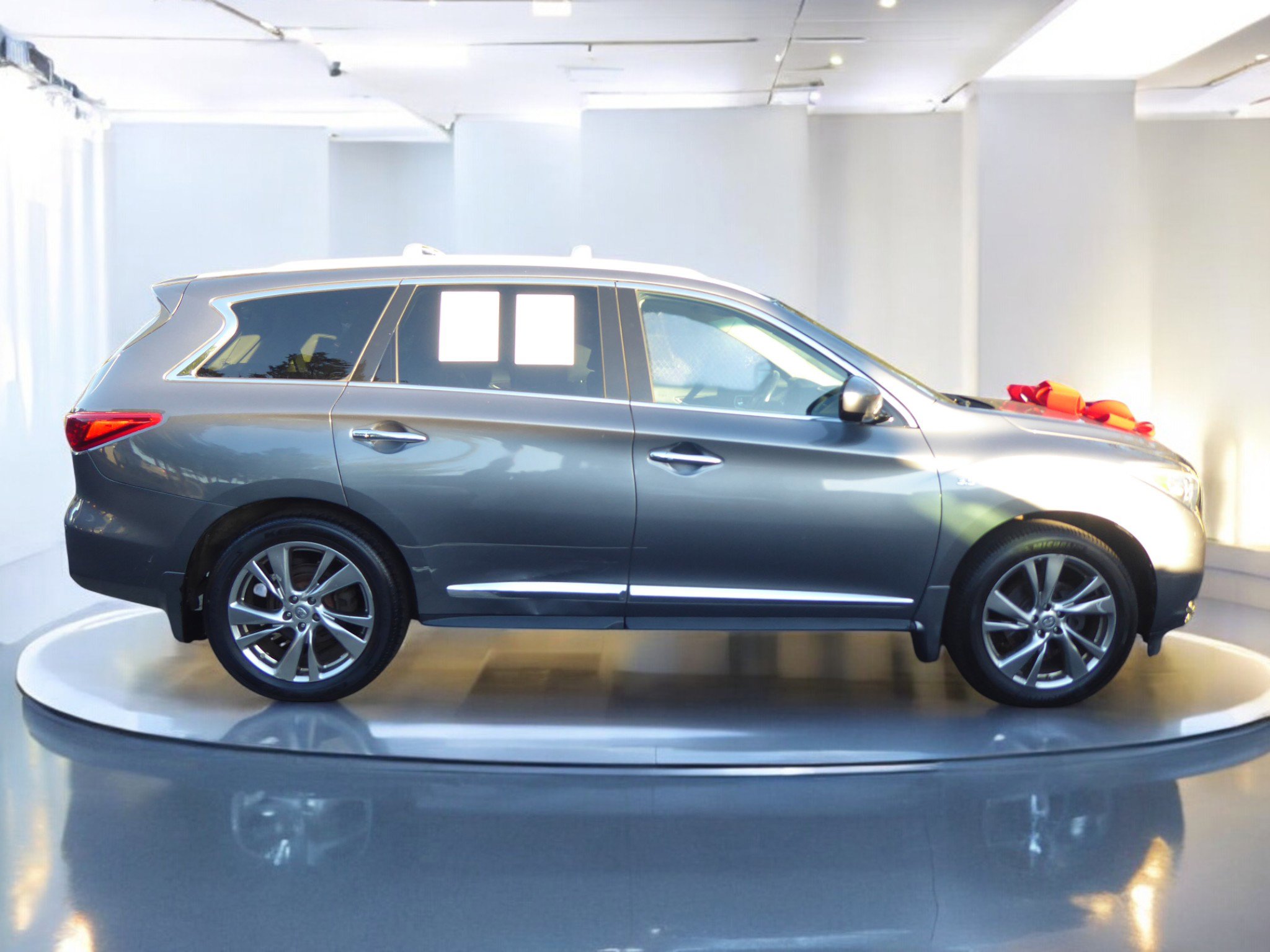 Used 2015 INFINITI QX60 AWD w/ Deluxe Touring Package image 1