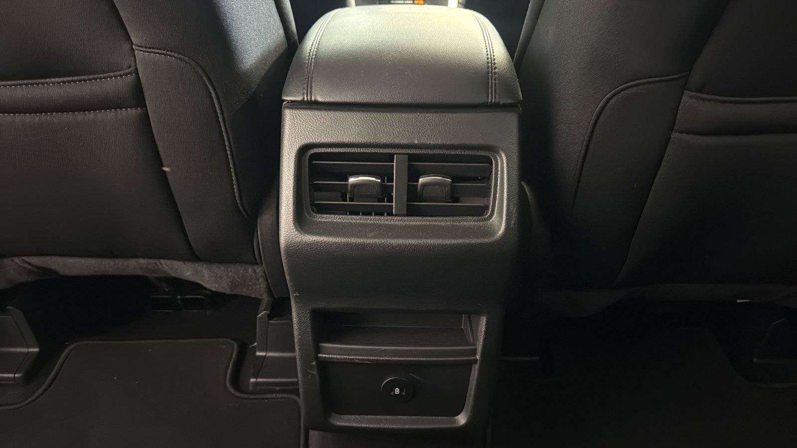 Certified 2024 Ford Edge SE w/ Black Appearance Package AWD/4WD image 28