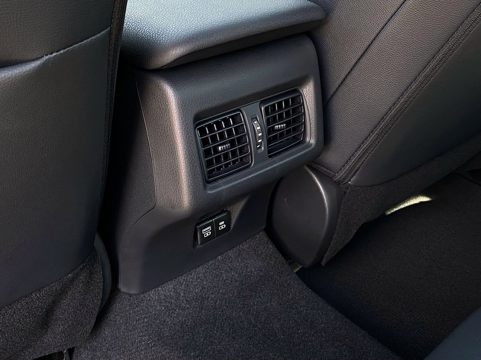 Used 2025 Toyota Camry SE image 26