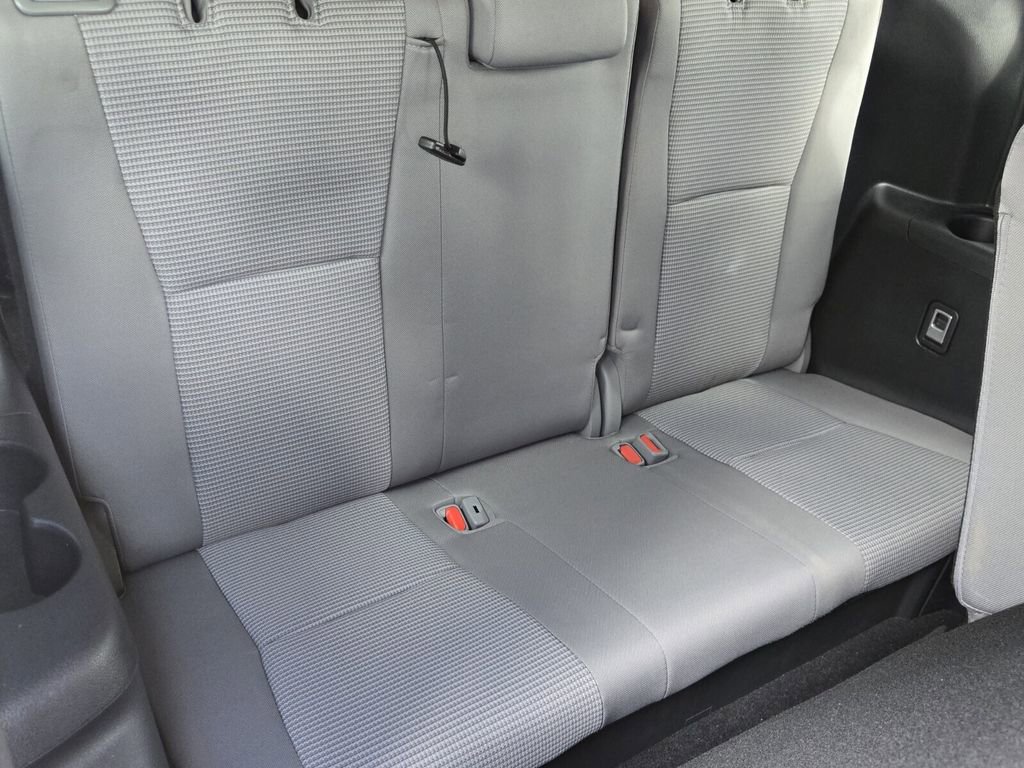 Used 2022 Toyota Highlander LE FWD image 18