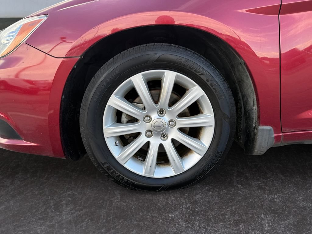 Used 2014 Chrysler 200 Touring FWD image 9