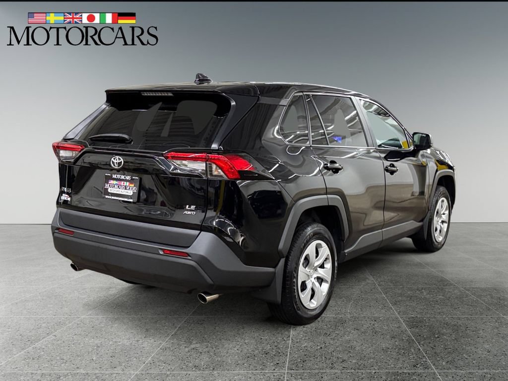 Used 2024 Toyota RAV4 LE AWD/4WD image 3