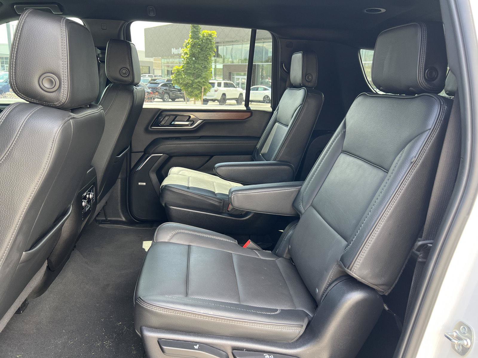 Used 2025 GMC Yukon XL Denali AWD/4WD image 26