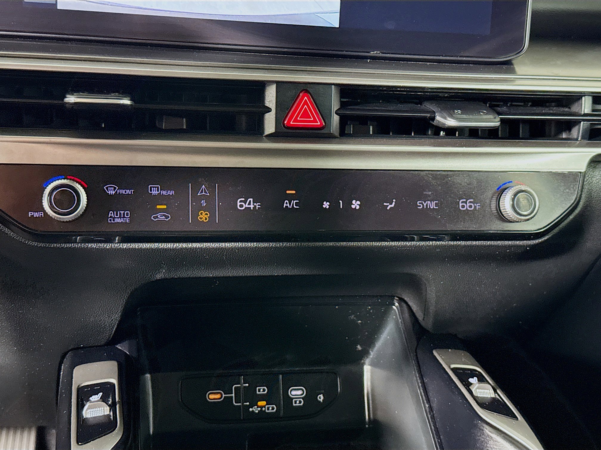 Used 2024 Kia Sorento EX w/ Panoramic Sunroof Package image 19