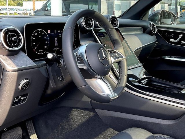 Used 2026 Mercedes-Benz GLC 300 4MATIC image 19