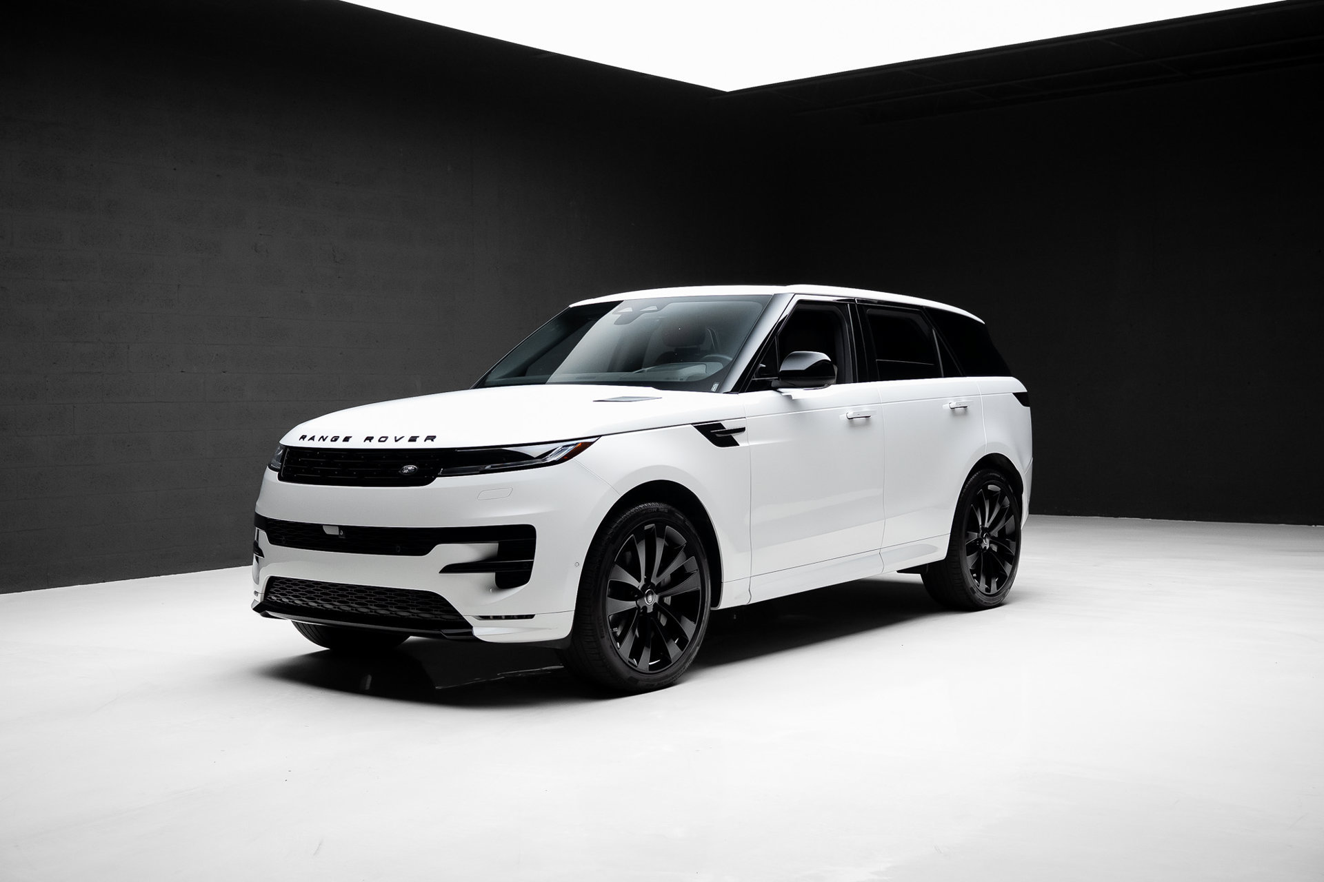 Used 2025 Land Rover Range Rover Sport Dynamic SE AWD/4WD image 5