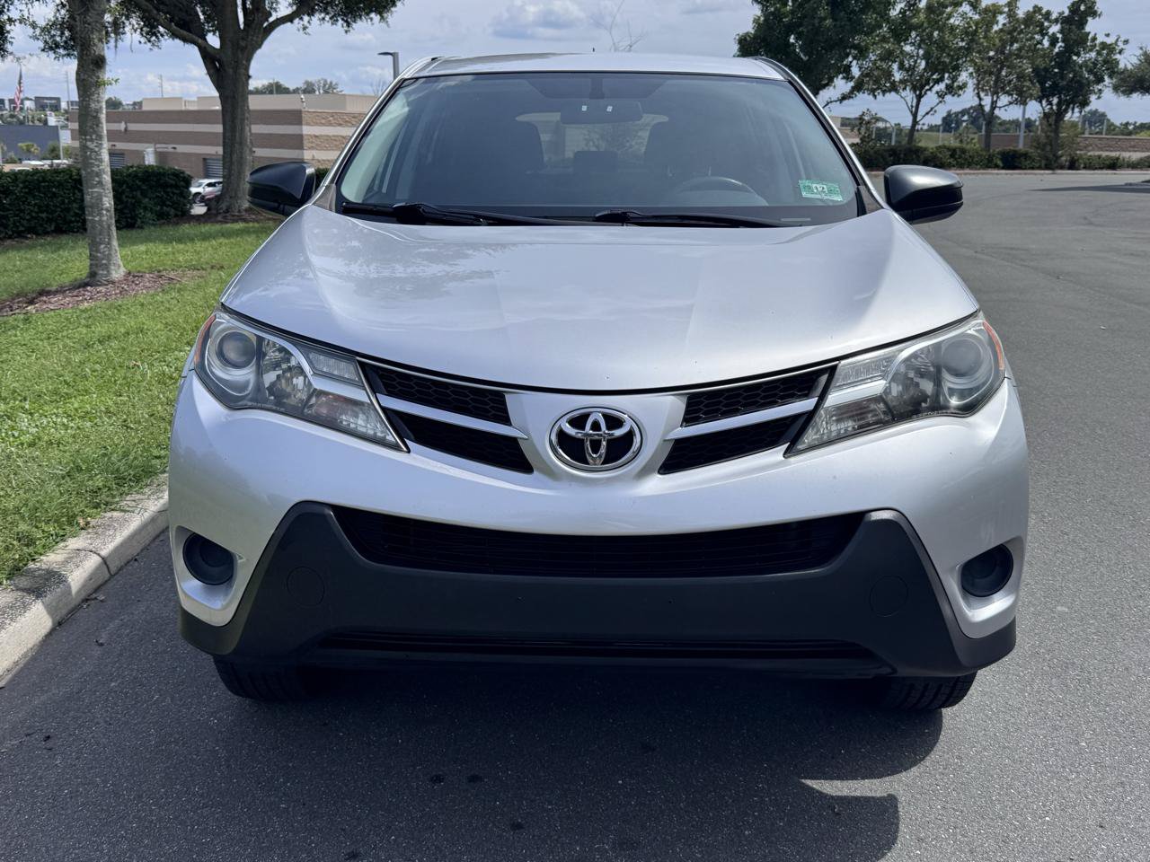 Used 2015 Toyota RAV4 LE AWD/4WD image 4