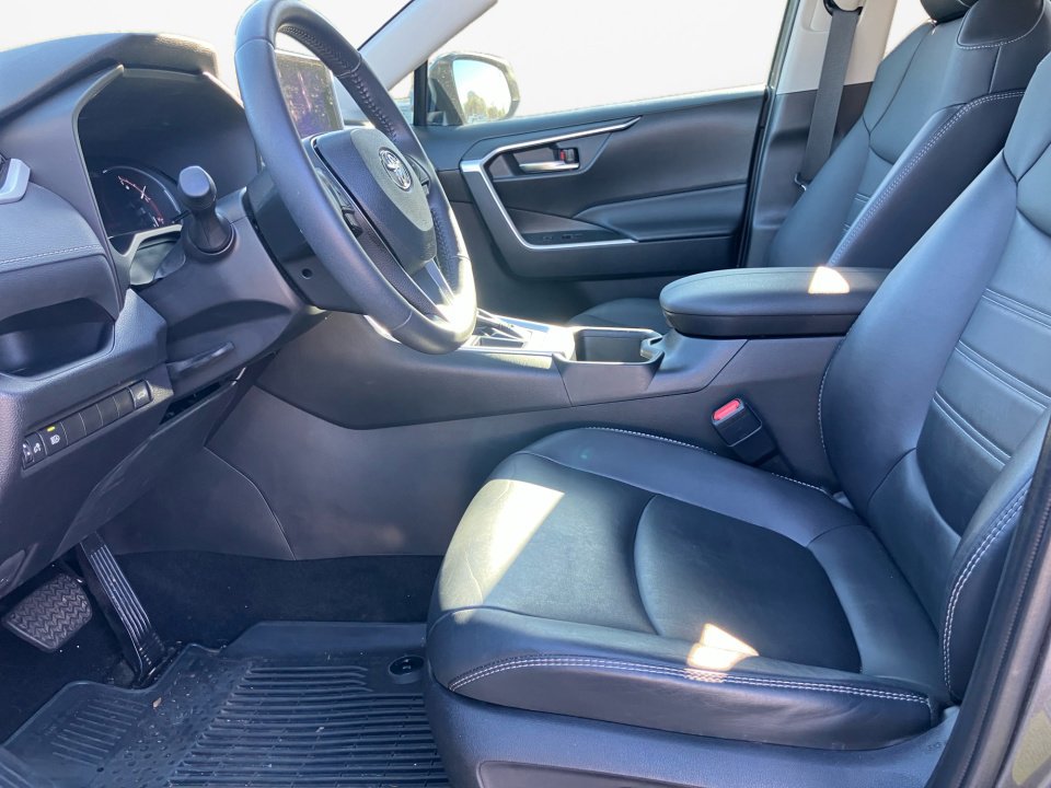 Used 2024 Toyota RAV4 XLE Premium image 11