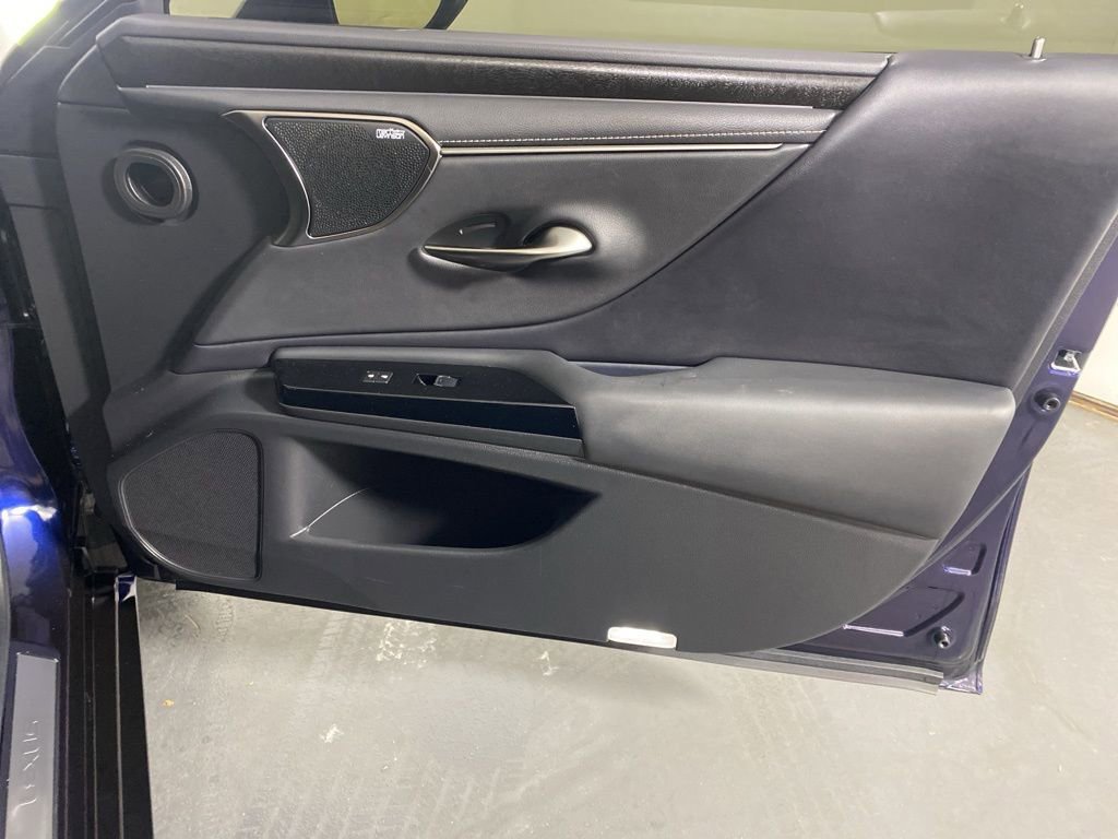 Certified 2025 Lexus ES 300h Ultra Luxury image 32