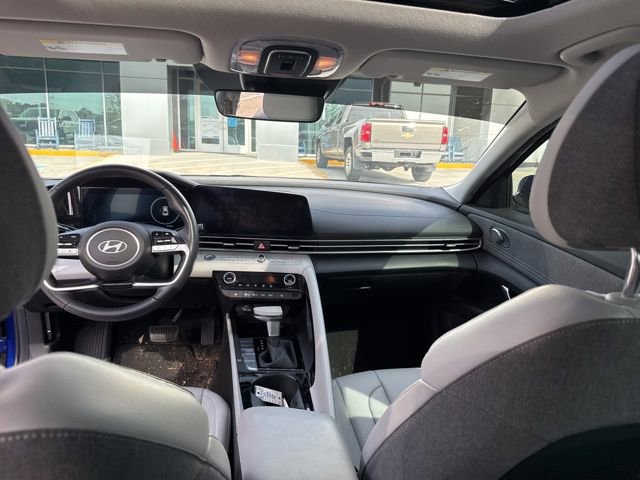 Used 2024 Hyundai Elantra Limited image 29