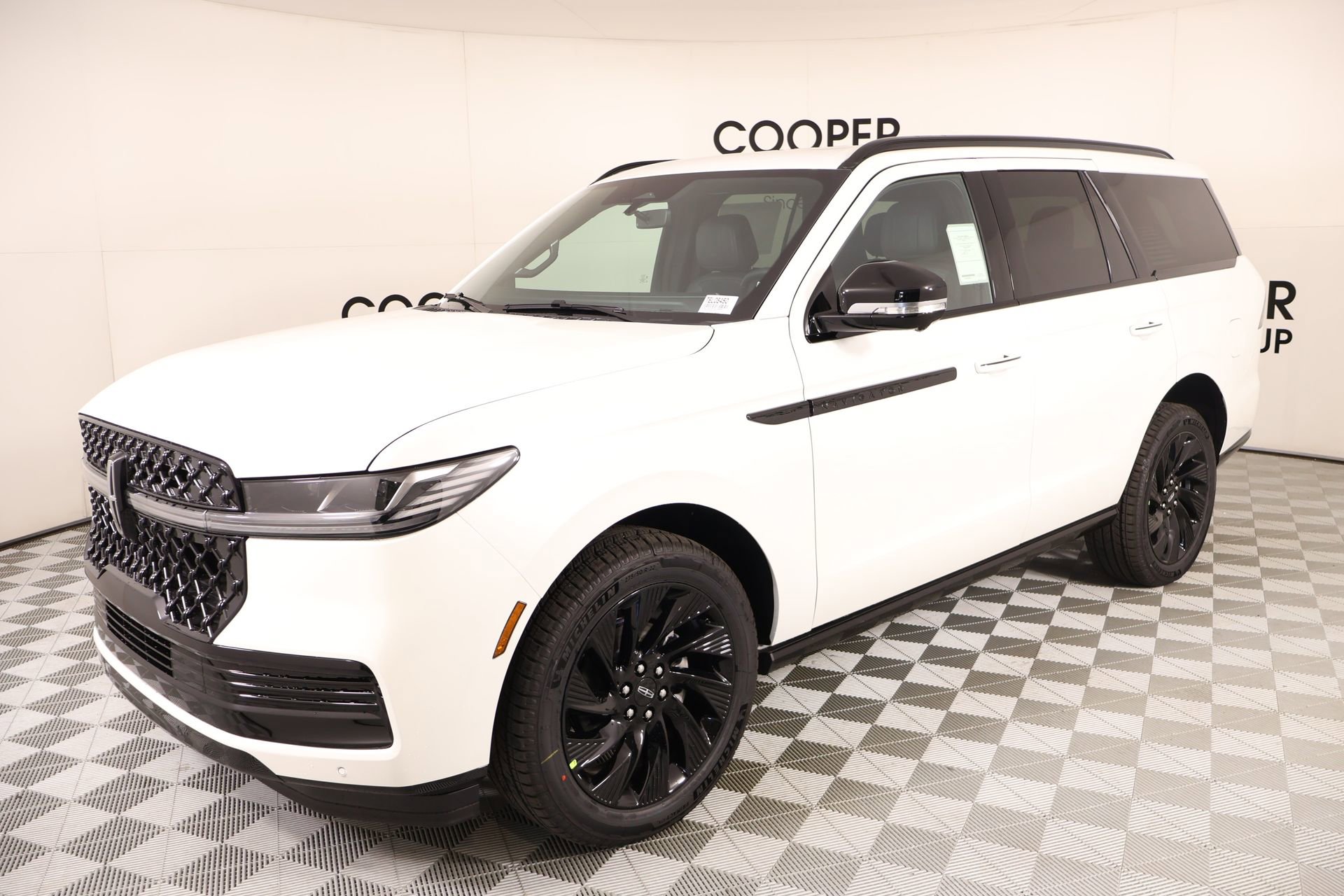 New 2026 Lincoln Navigator Reserve w/ Jet Appearance Package image 10