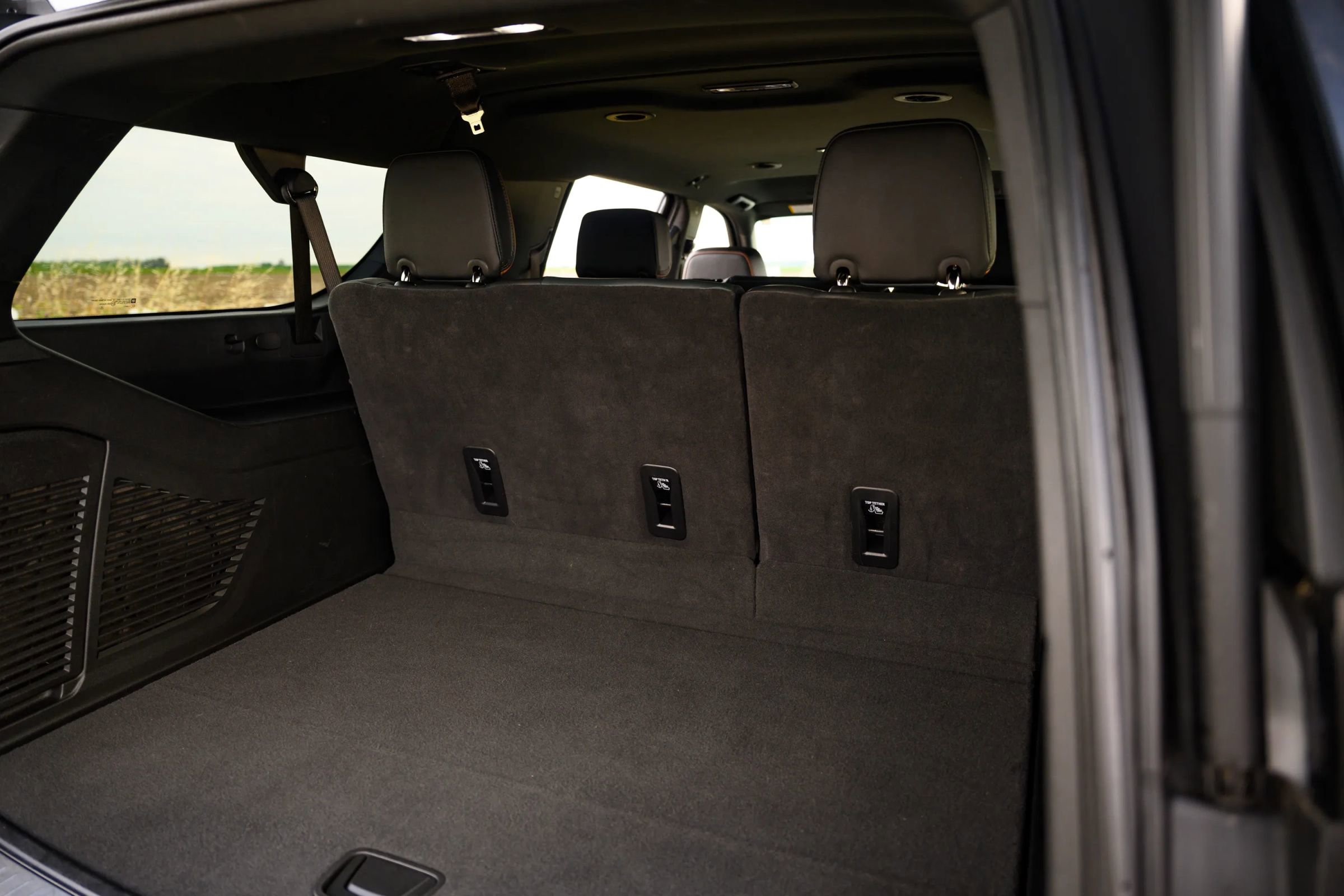 Used 2025 GMC Yukon XL AT4 AWD/4WD image 46
