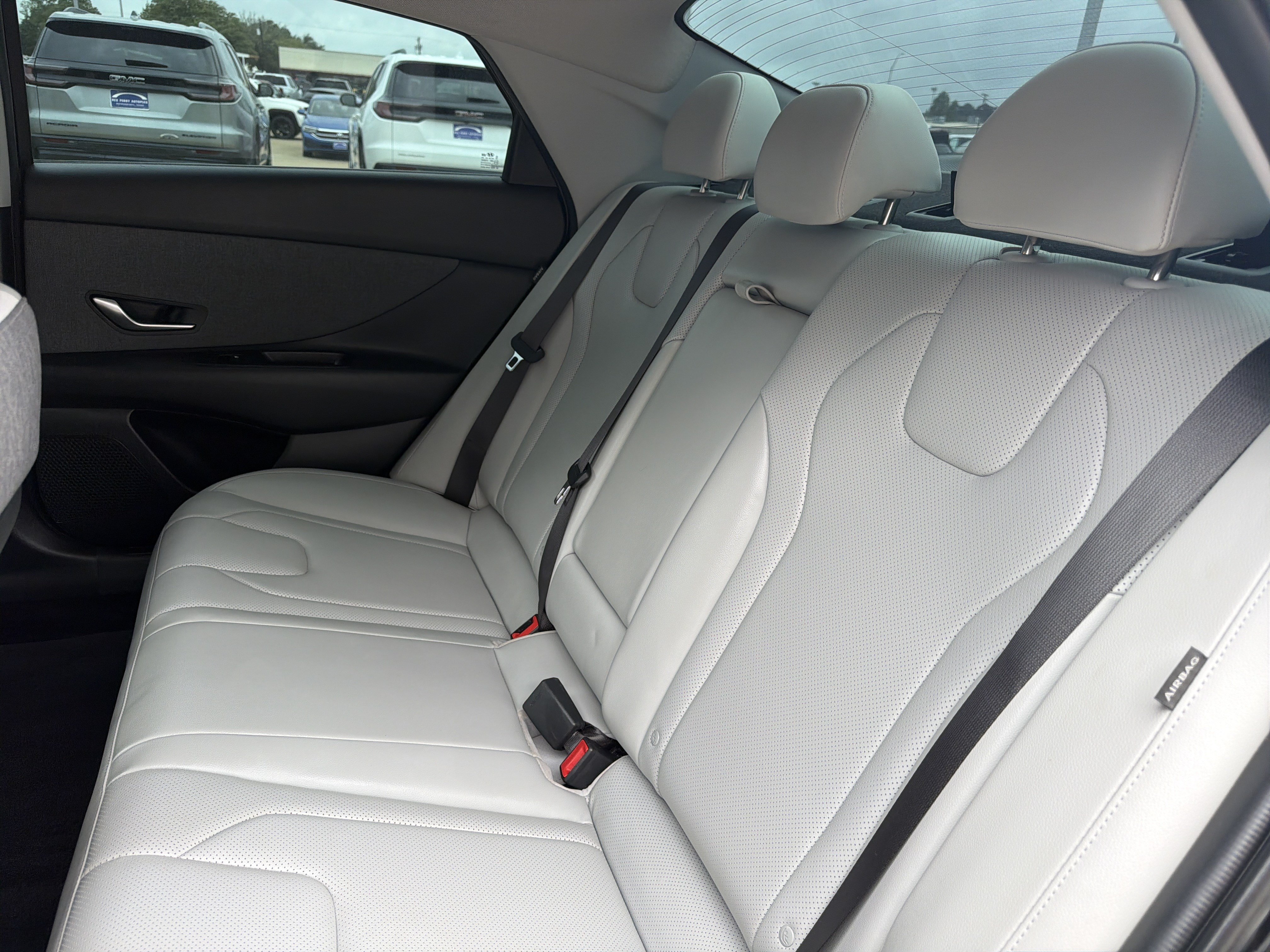 Used 2024 Hyundai Elantra Limited FWD image 8