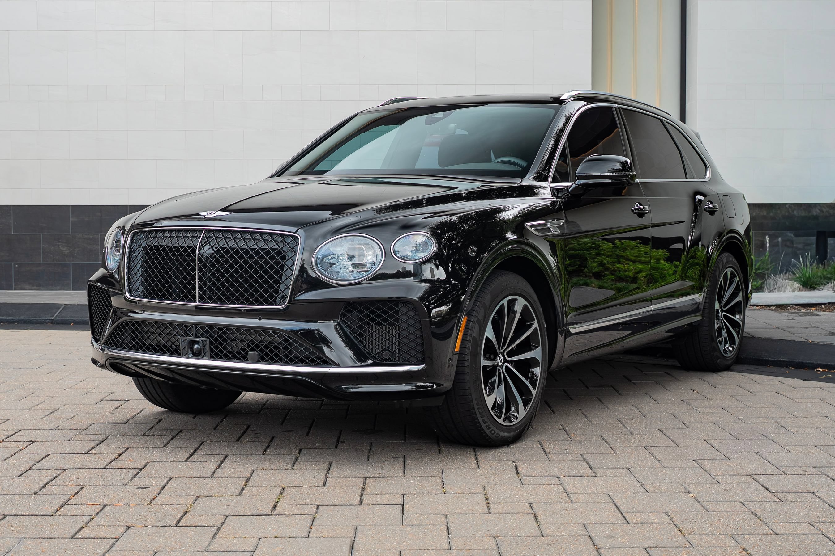 Certified 2024 Bentley Bentayga Plug-In Hybrid AWD/4WD image 21
