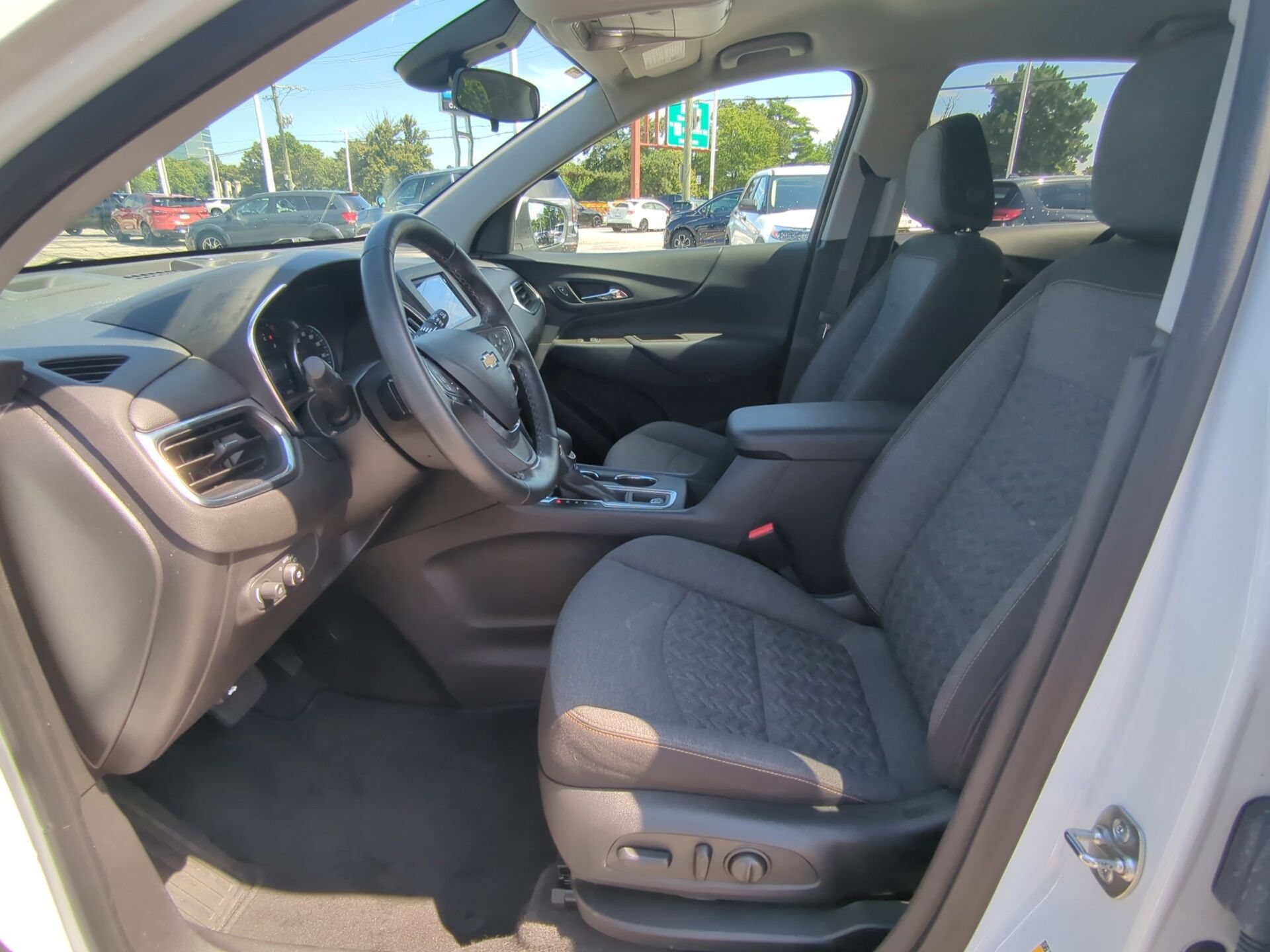 Used 2024 Chevrolet Equinox LT FWD image 16