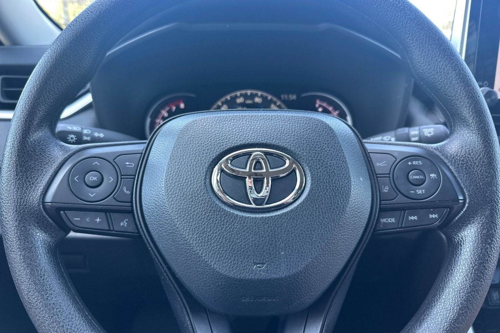 Used 2025 Toyota RAV4 XLE FWD image 33