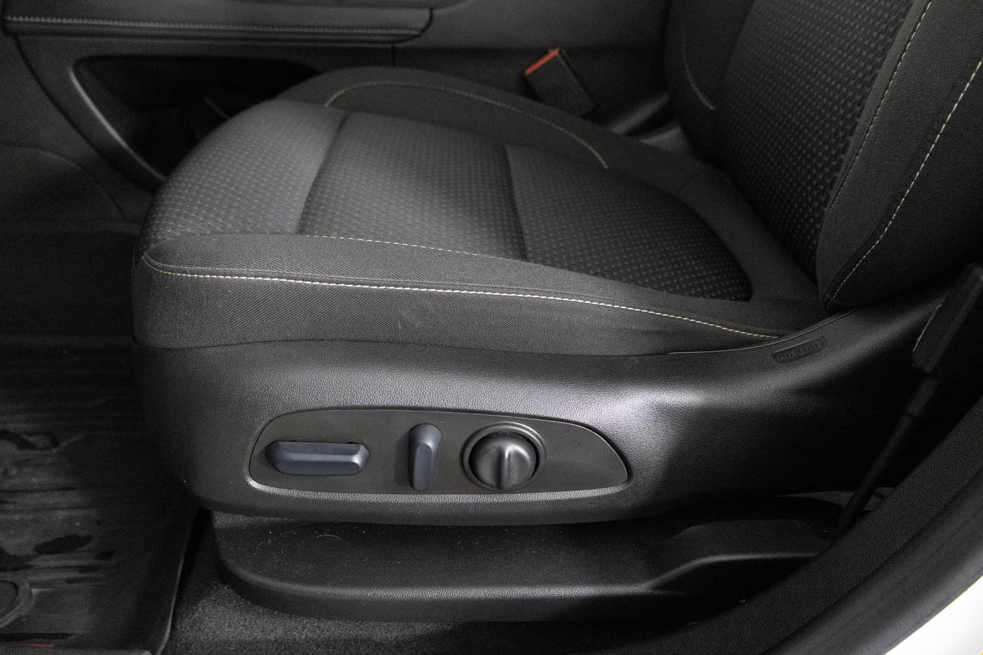 Certified 2023 GMC Acadia SLE w/ Driver Convenience Package image 19