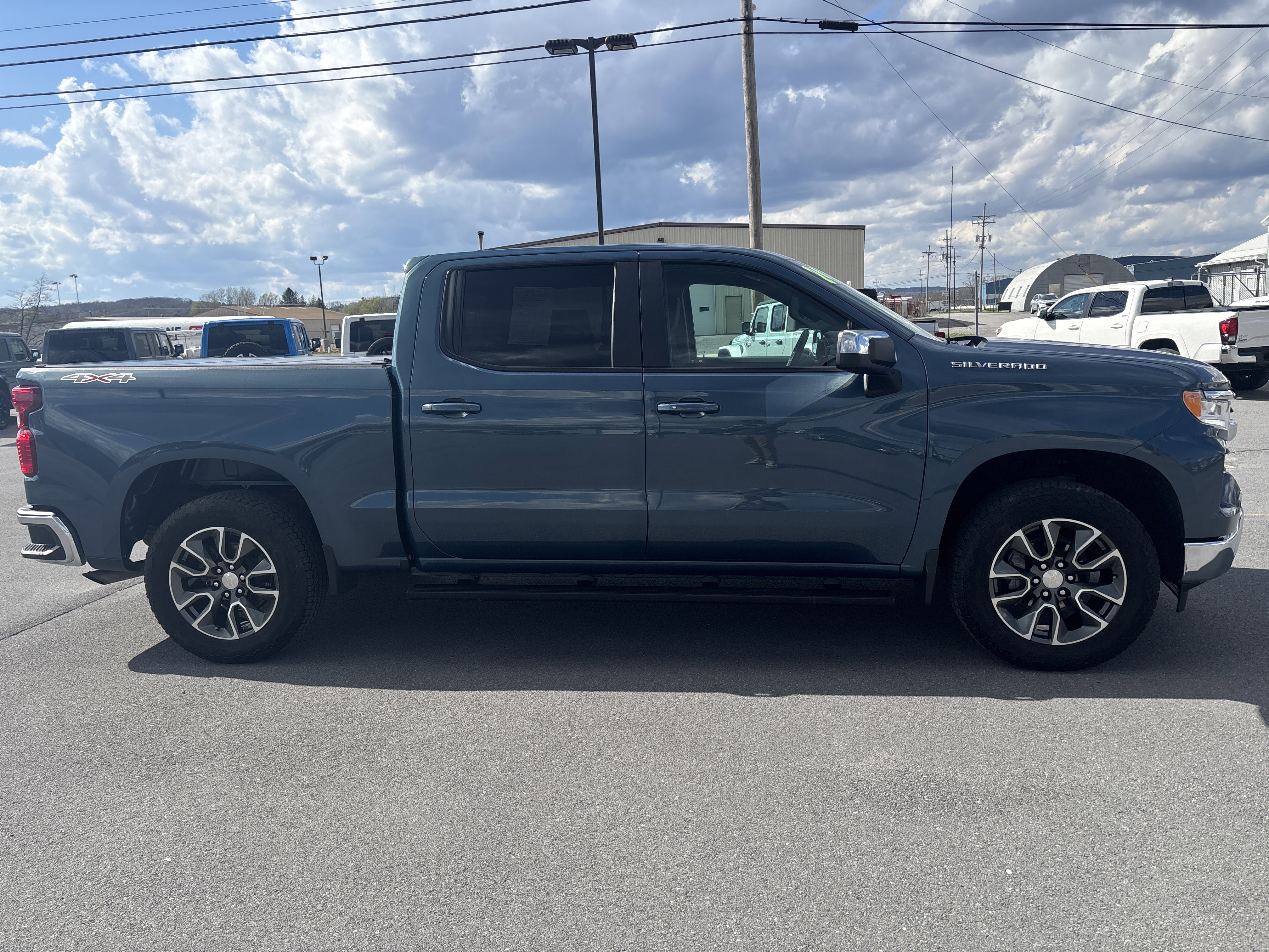 Used 2024 Chevrolet Silverado 1500 LT image 2