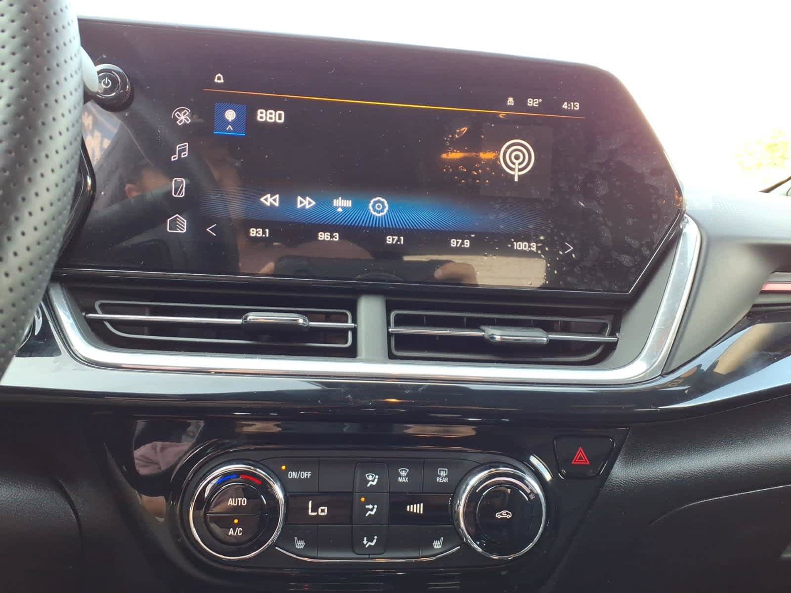 Used 2024 Chevrolet Trax RS FWD image 13