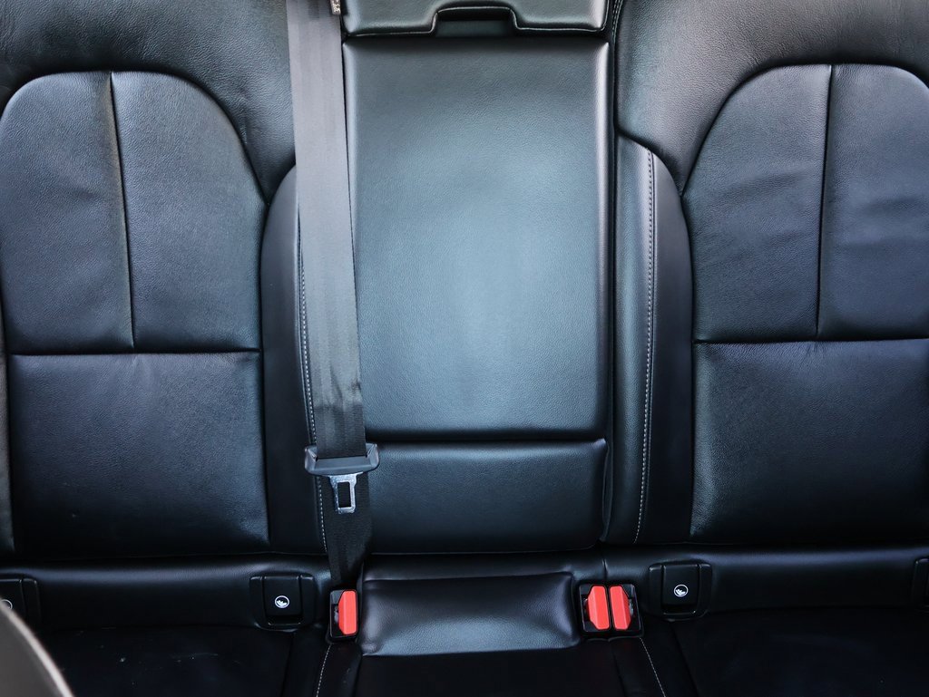 Used 2022 Volvo XC40 T5 Momentum image 12