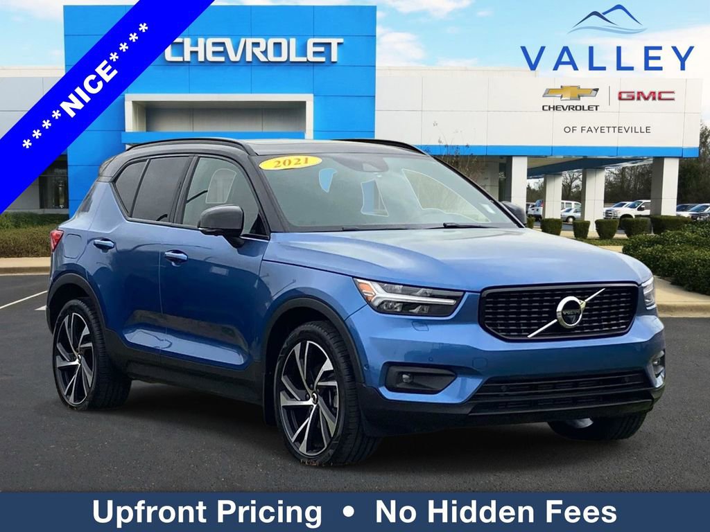 Used 2021 Volvo XC40 T4 R-Design w/ Advanced Package image 1