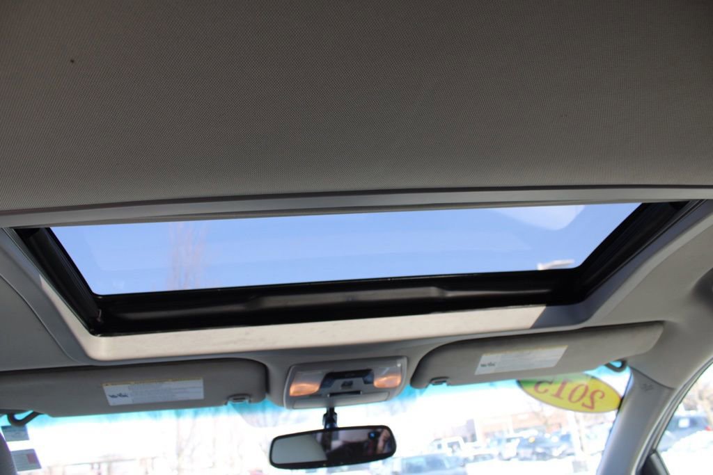 Used 2015 Toyota Sienna XLE image 32