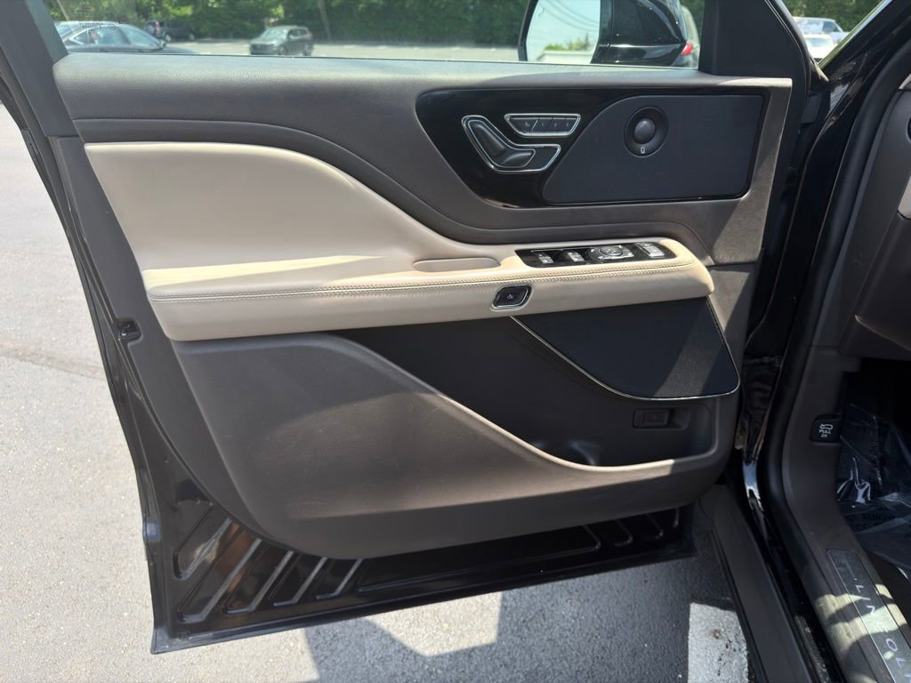 Used 2021 Lincoln Aviator Reserve w/ Elements Package Plus AWD/4WD image 18