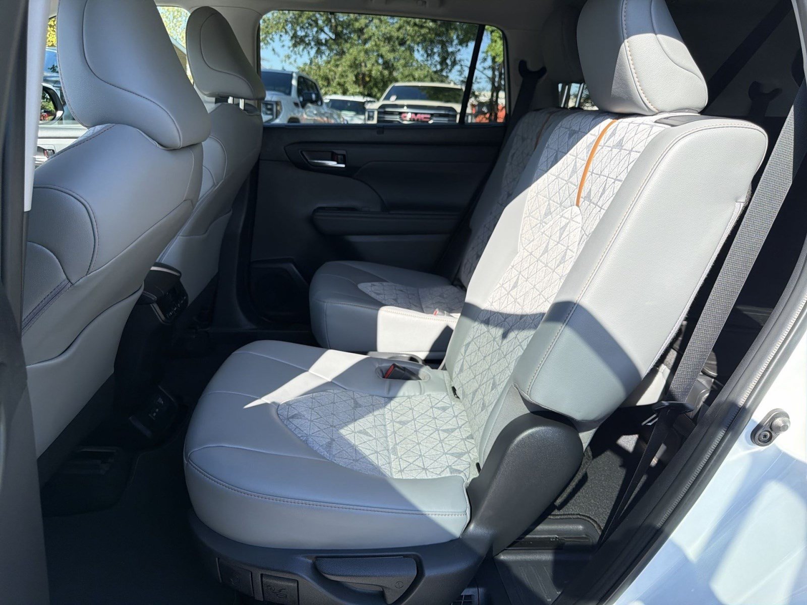 Used 2023 Toyota Highlander Bronze Edition AWD/4WD image 22